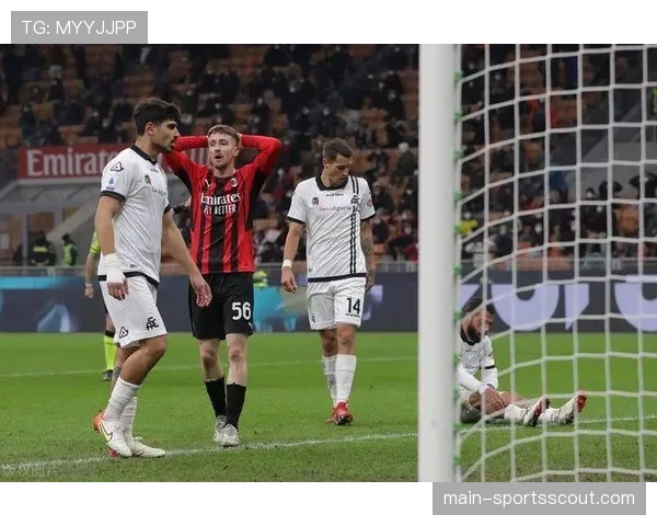 终场哨响，克罗托内老将梅西亚斯跪地掩面